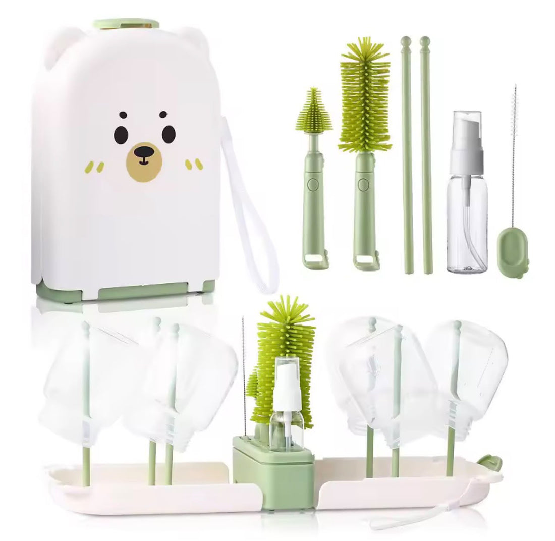 Piezas del kit limpiador de teteros con estuche de osito